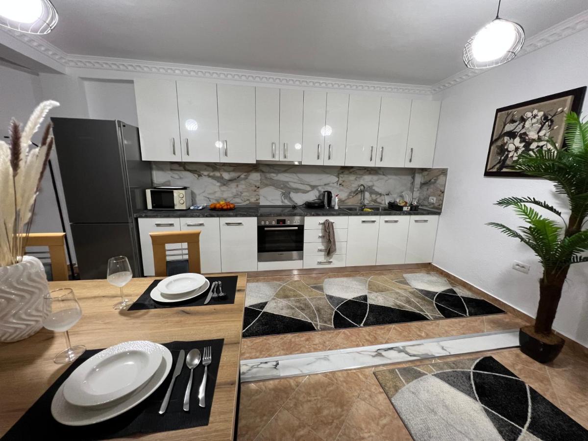 Daily Rent Apartment City Center Elbasan 6 Extérieur photo
